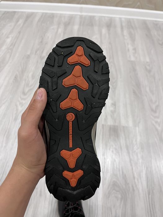 Продам новые ботинки на зиму