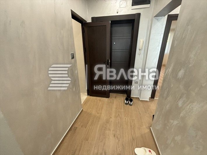 Продава се Тристаен апартамент в Варна, Базар Левски - 70 кв.м за 2255 €/кв.м - Снимка #8