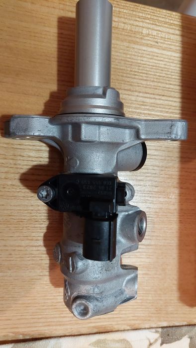 Vând pompa frână Skoda Octavia