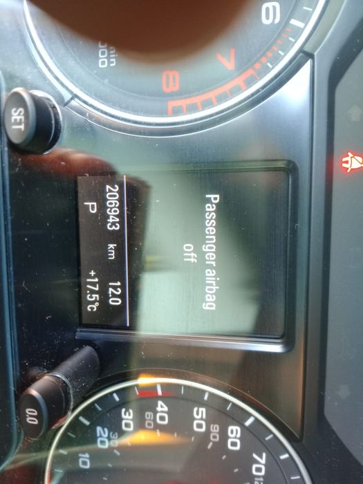 Audi Q5 2016 
2.0 benzina 4x4 premium 
Panoramic,automatic încălzire scaune navigation etc.. 
206 km