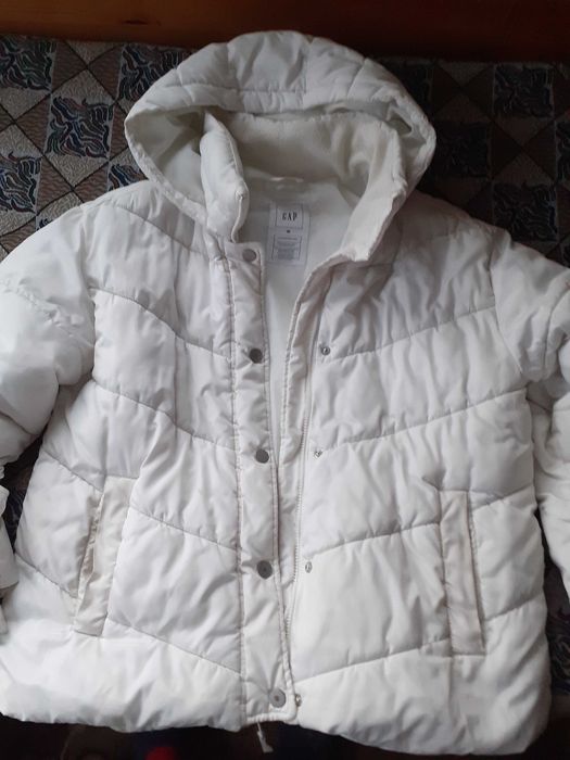 Страхотно бяло яке с качулка