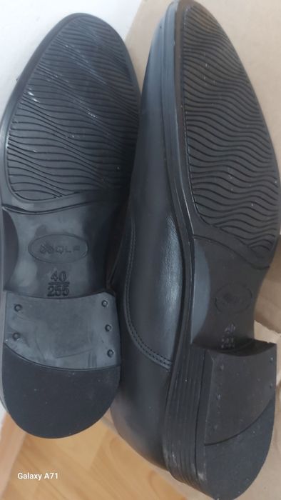 Мужеской туфлей кожаный