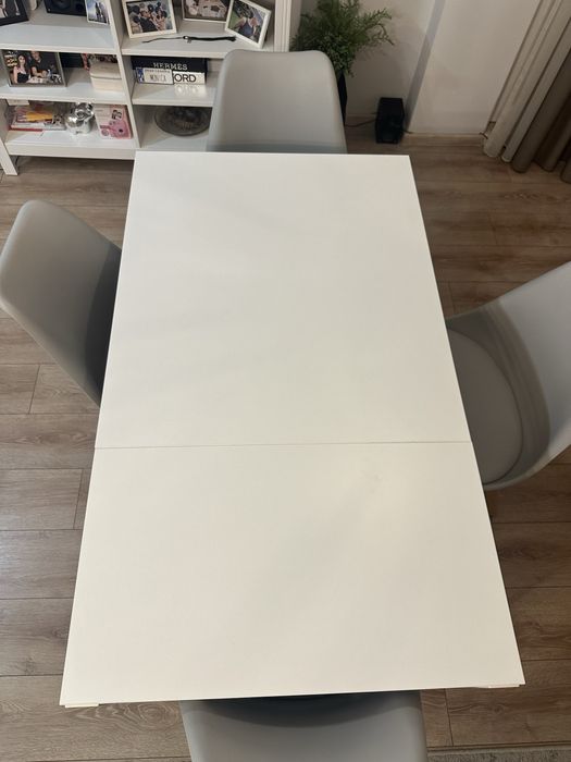 Трапезна маса и столове