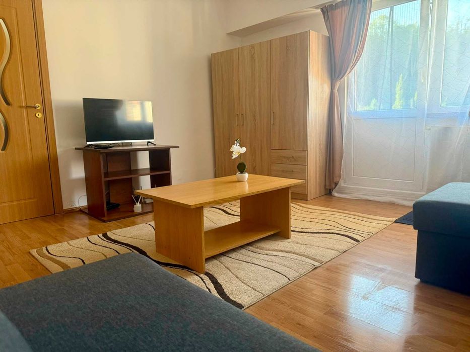 Închiriere Garsonieră Decomandată – Zonă Răcădău (Bld. Muncii) | Vedere spre Tâmpa