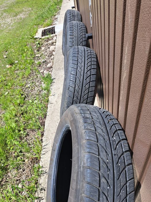 Vând anvelope 195.70.14