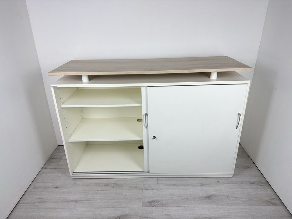 Шкаф / Етажерка с плъзгащи врати подходящ за рецепция офис или архив