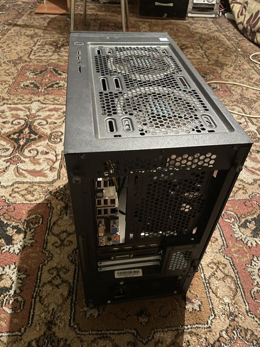 PC Desktop Stabil - Perfect pentru Utilizare Zilnica