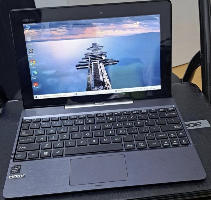 Laptop tableta Asus cu display  touchscreen