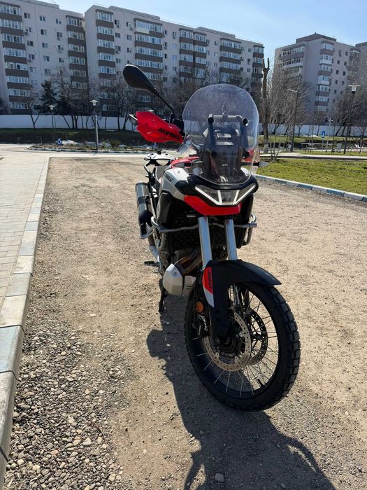 Motocicleta Adventure Touring Aprilia Tuareg 660 – Accesorizată OEM