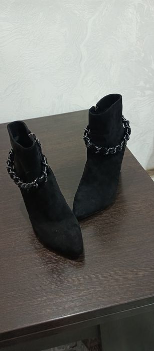 Продам ботильоны в отличном состоянии