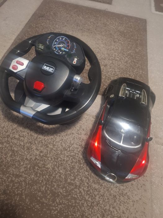 Vând mașina Bugatii de jucărie cu volan