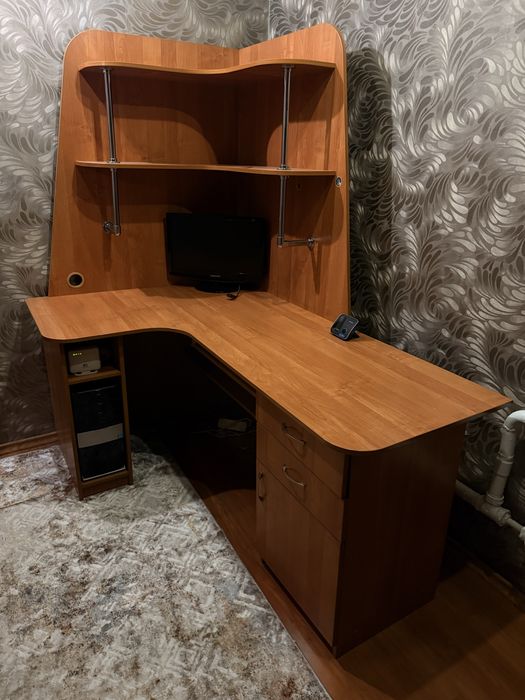 Письменный стол со шкафами