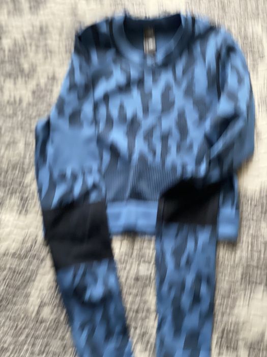 Женская спортивная кофта