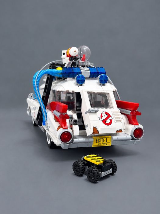 Конструктор Lego ECTO-1 и рамка