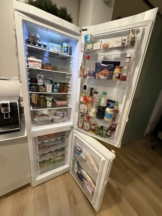 Хладилник с фризер Samsung височина 200см