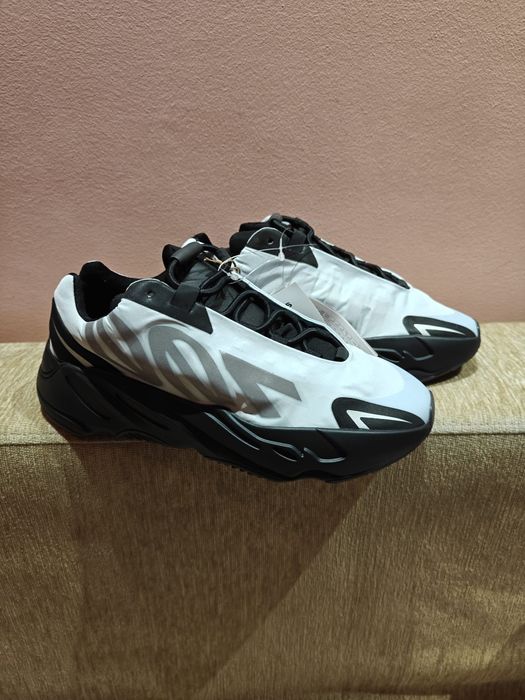 Adidas 700 MNVN Original