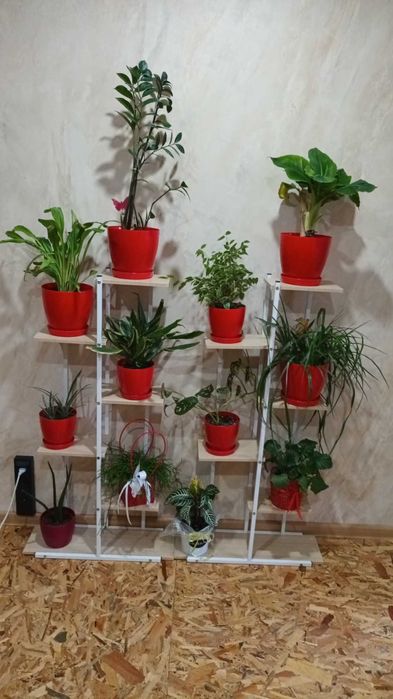 Цветарник, поставка за цветя, етажерка, различни модели