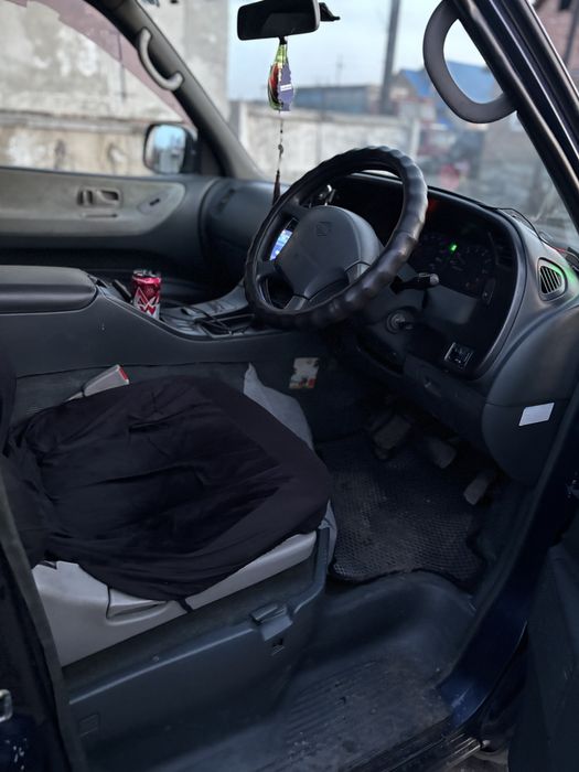 Нисан Ларго 2,4 бензин