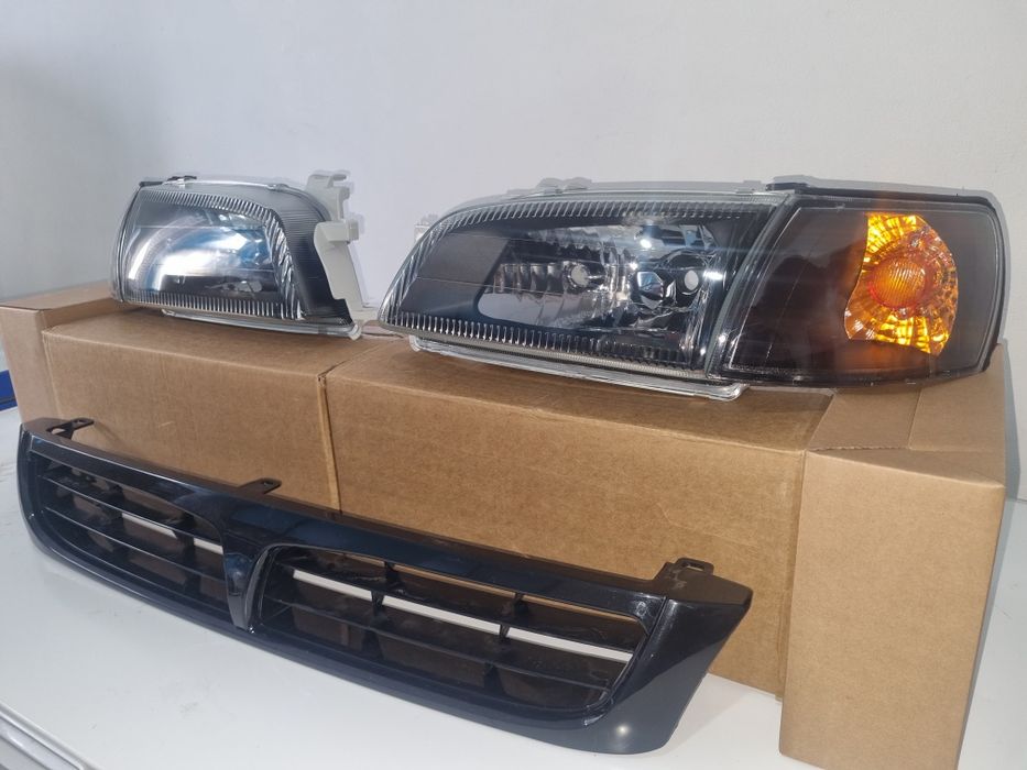 Тойота Карина Е хрустальный фара