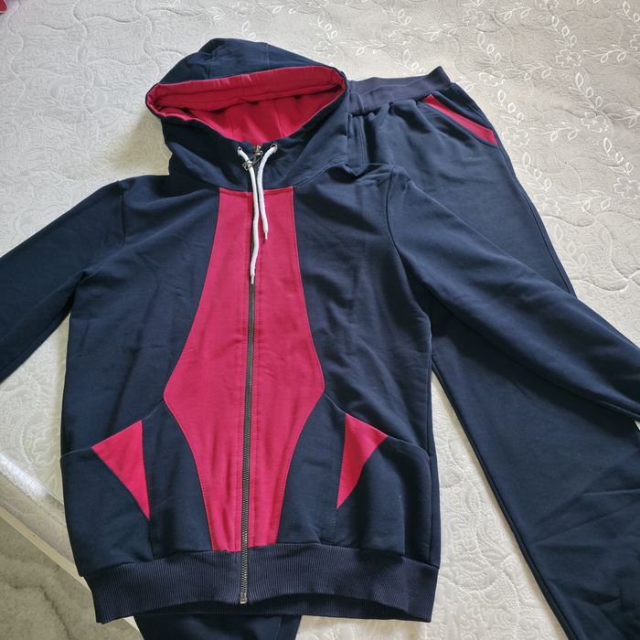 Продам спортивный костюм
