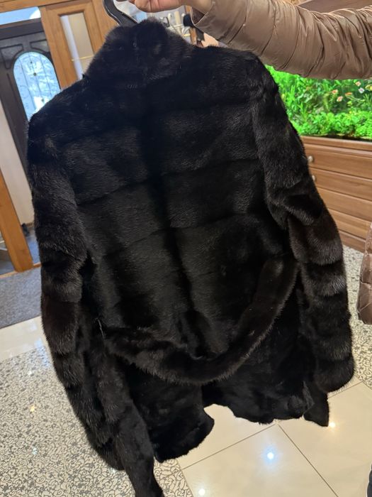 Шуба из норки. Темно-коричневый цвет