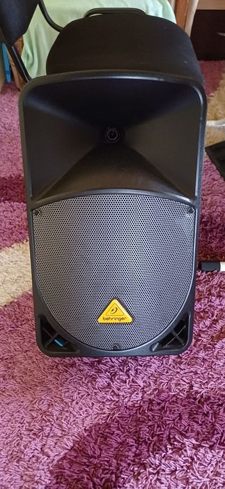 Vand Boxe Behringer  B112D ca noi