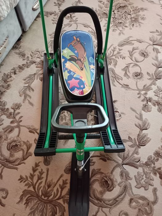 Продам снегоход . Цена 12000