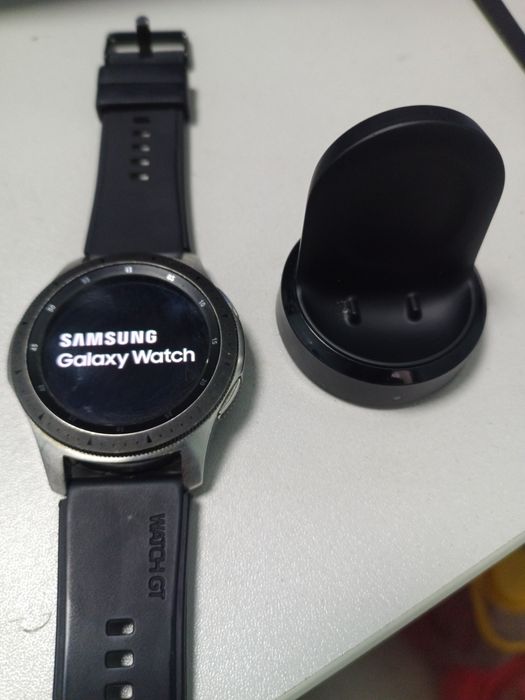 Продавам Samsung Galaxy watch SM-R800