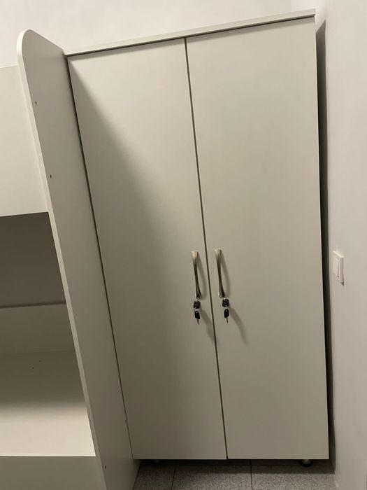 Двух ярусная кровать со шкафчиком