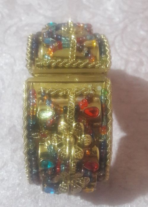 Гривни, обеци, колие