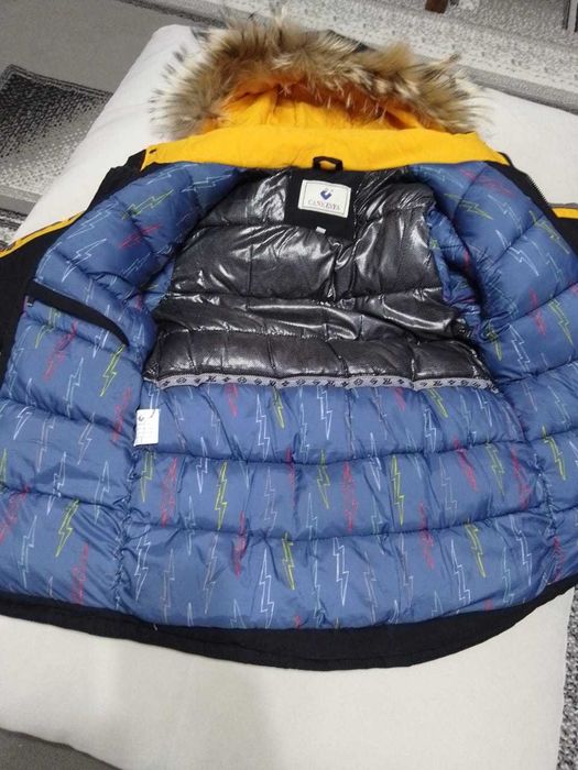 Продам куртку на 7-8лет