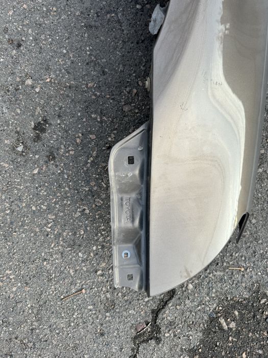 Крылья Тойота Авенсис