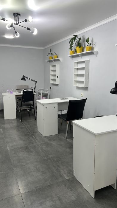 Маникюрные столики в аренду