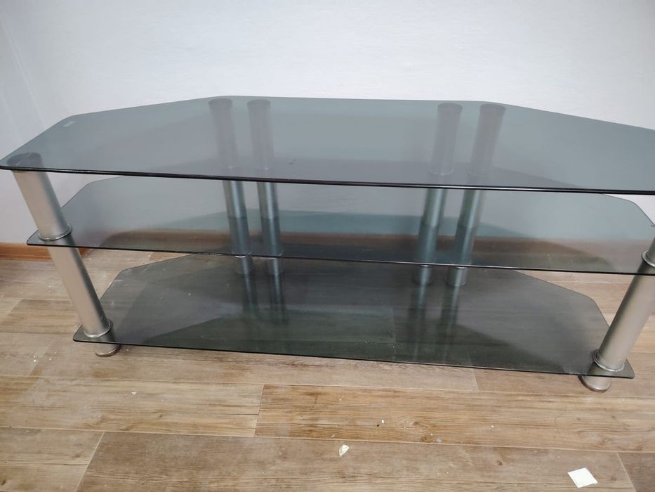 Стеклянная тумба под телевизор даром!!!