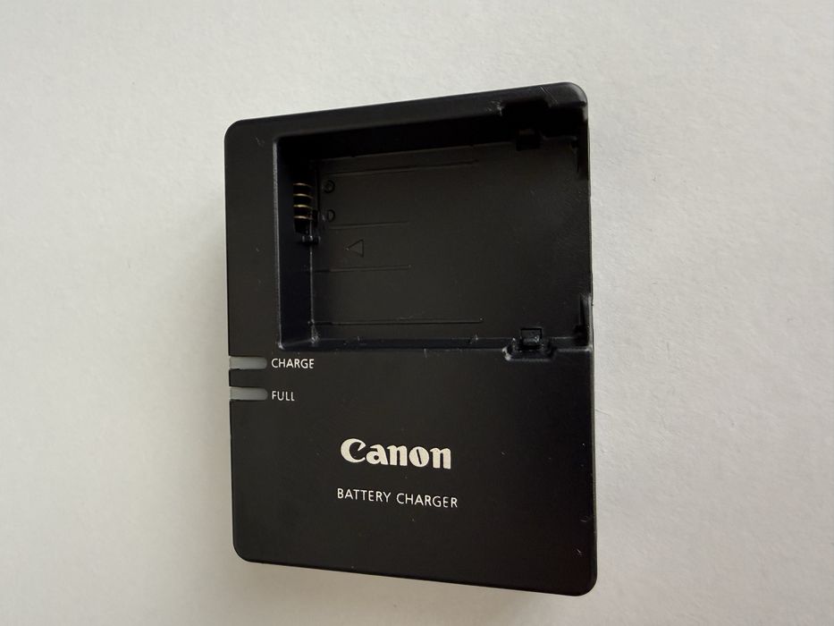 Зарядно устройство Canon LC-E8C
