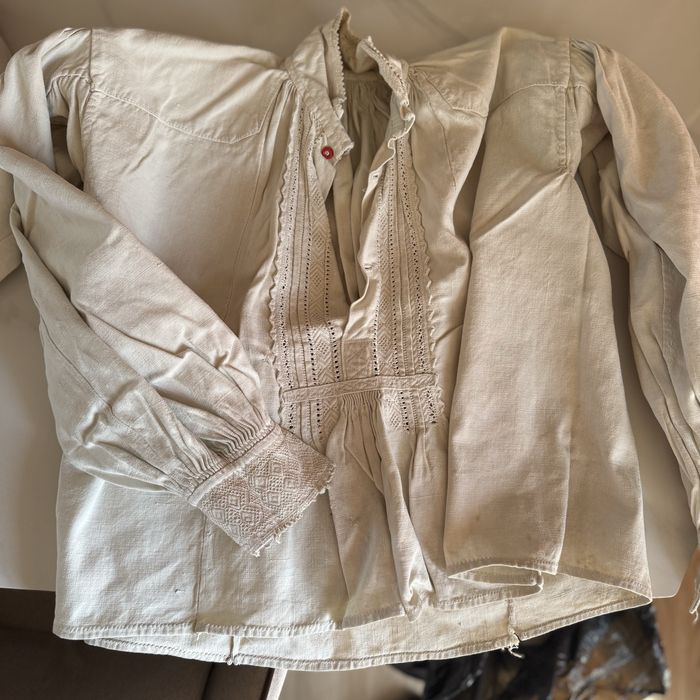 Vand camasi port traditional vechi 100 ani