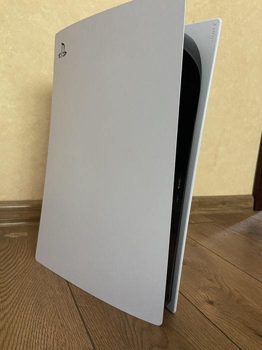 Конзола PlayStation 5 Disc Edition + FIFA 23