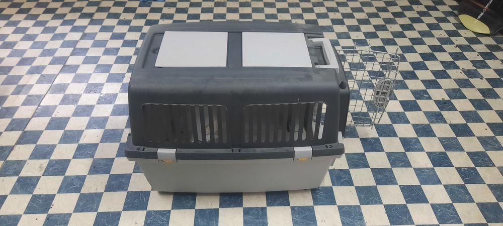 Клетка за пътуване за домашни любимци