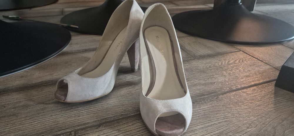 Pantofi din piele întoarsă