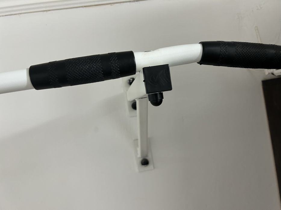 Турник настенный