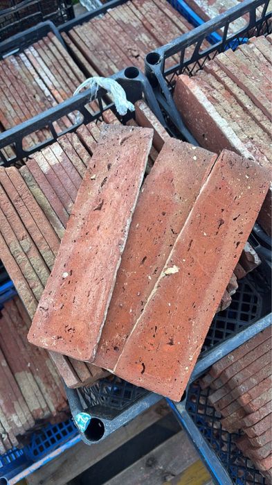 Caramida feliata aparenta