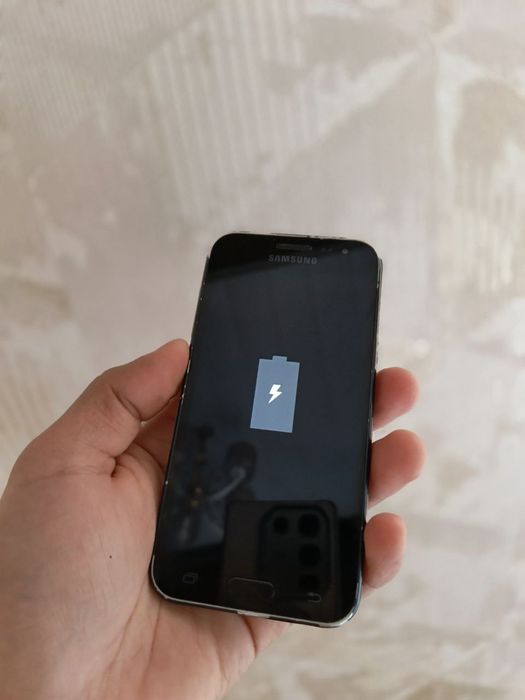 Samsung Galaxy J2 sotiladi. Arzon 150 ming soʻm
