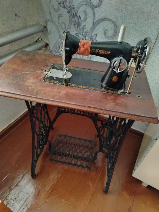Продам швейную машинку