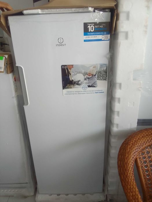 Морозильник INDEZIT янги упаковкада
