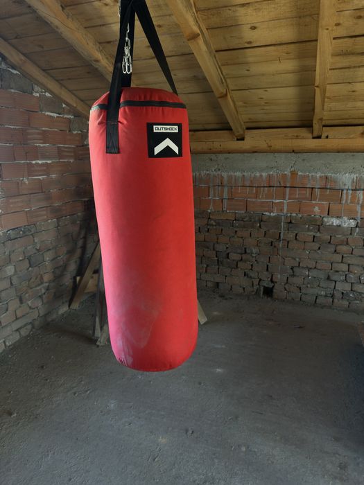 Боксов комплект включващ боксови ръкавици мма рькавици и боксов чувал