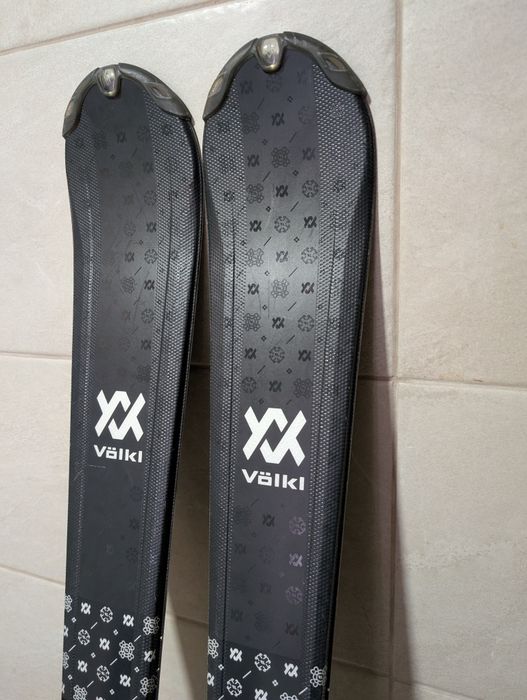 Schiuri Volkl Flair 72 marime 151cm stare foarte buna