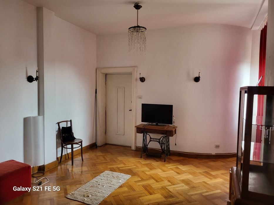 Închiriez apartament 3 camere ultracentral