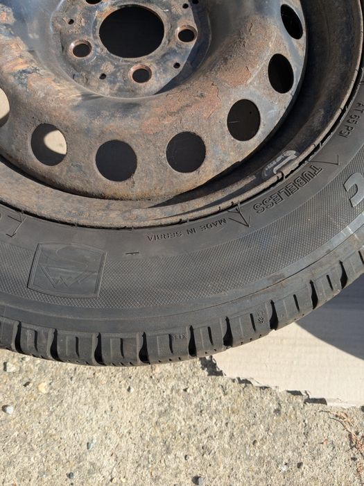 2 Jante R16C Mercedes si Pirelli 205 65 R16C (cauciucuri de iarna)
