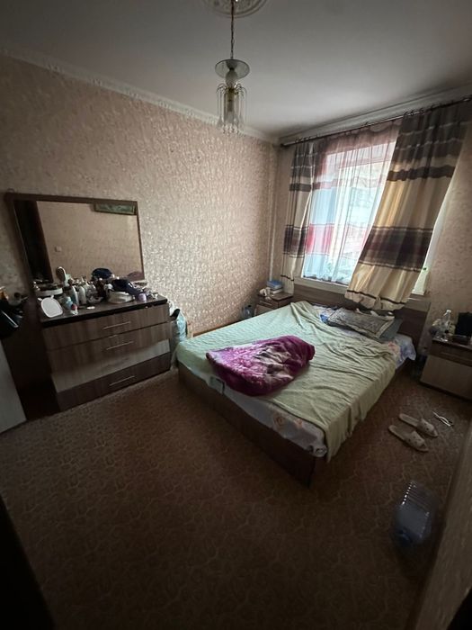 На полселение.