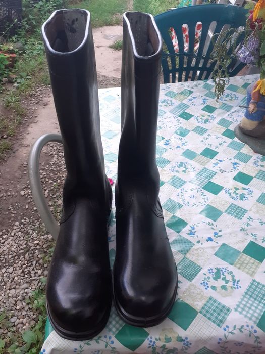Cizme cu bombeu,piele,noi/40